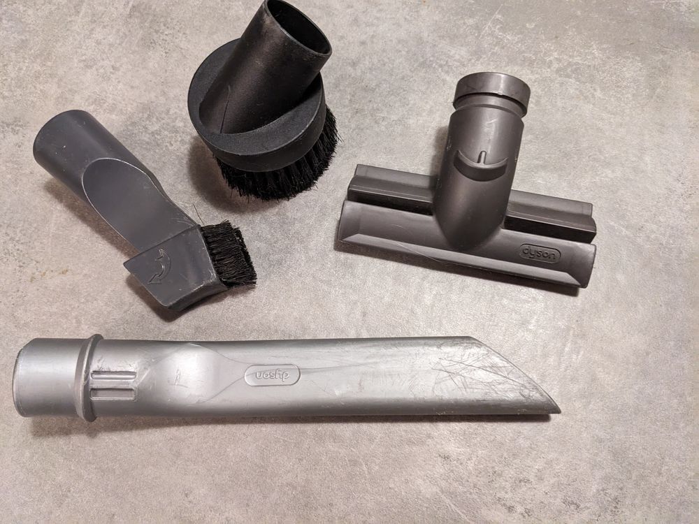 lot d'embouts aspirateur dyson et autre tuyau voir photo.
Fr Bricolage