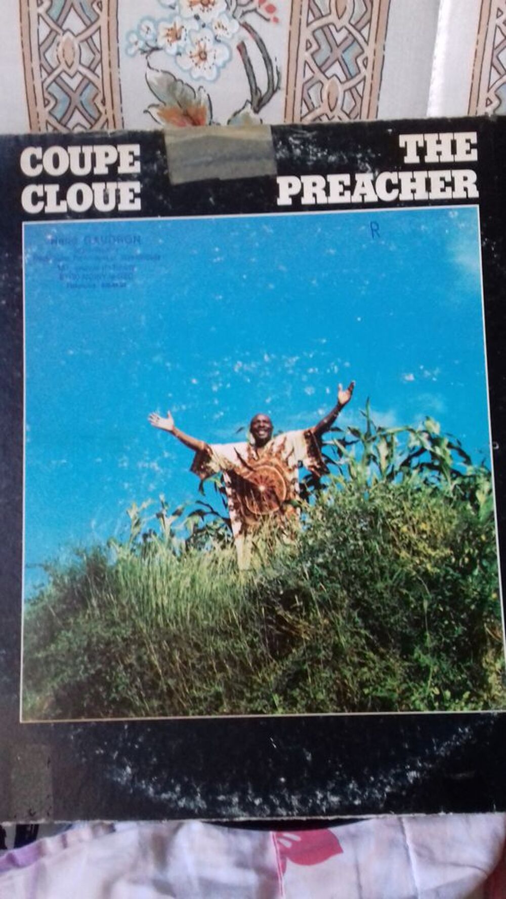 UN ALBUM DE MUSIQUE TROPICALE CD et vinyles