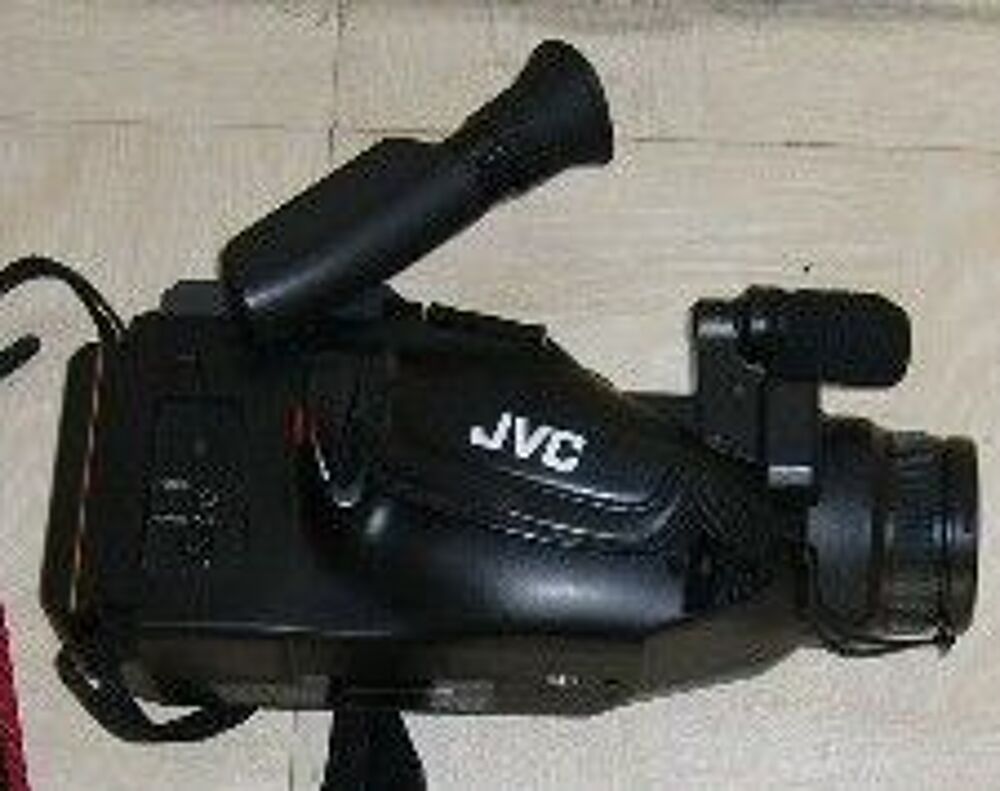 Lot de camescopes VHSC et 8mm &agrave; r&eacute;parer ou pi&eacute;ces Photos/Video/TV