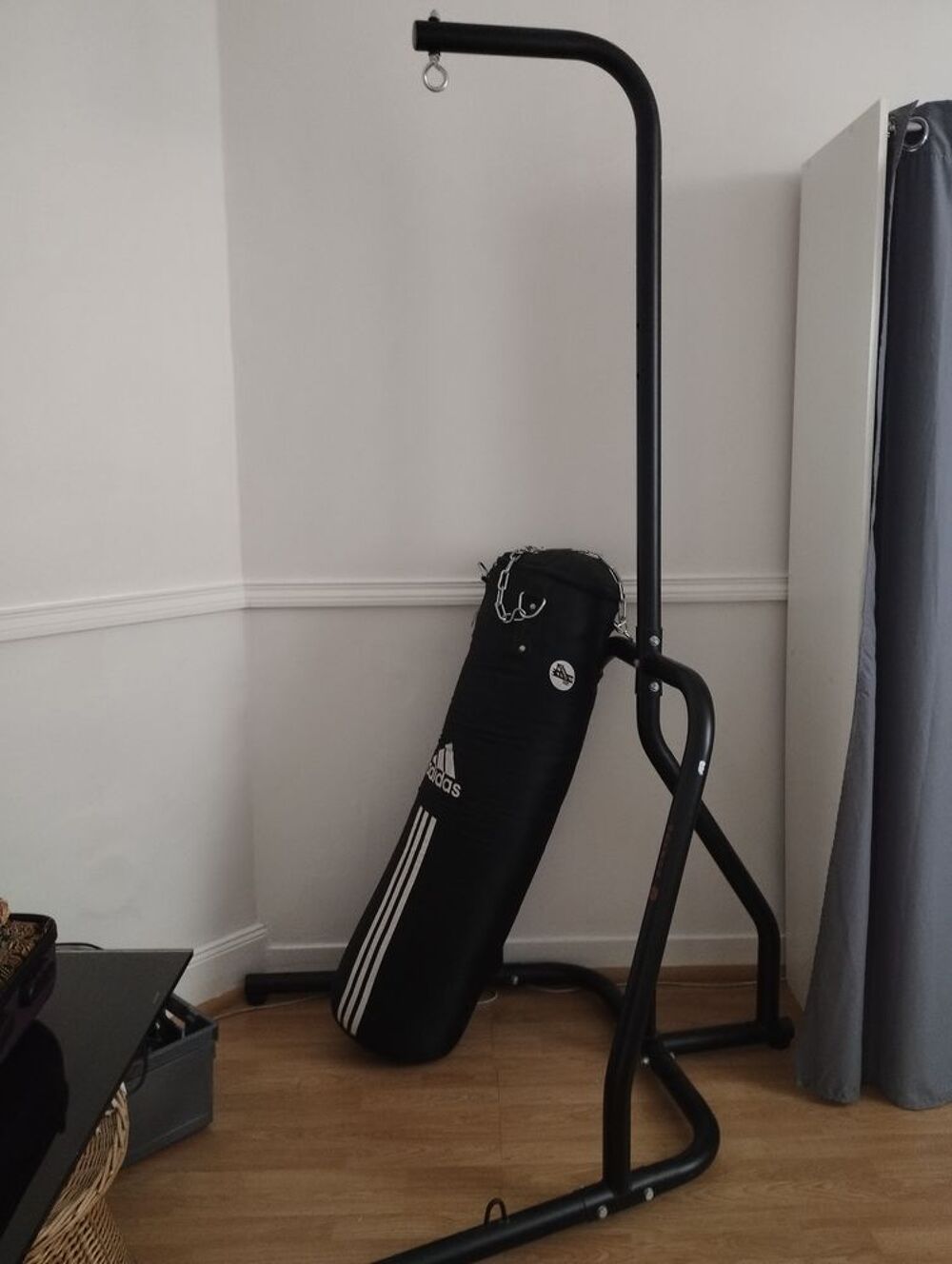 Sac de frappe adidas et son support metal Sports