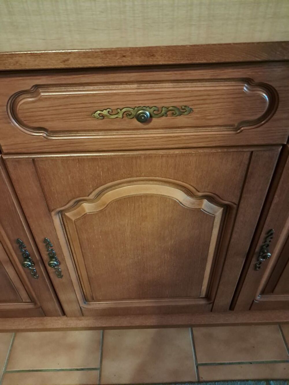 Buffet en bois massif ch&ecirc;ne dor&eacute; Meubles