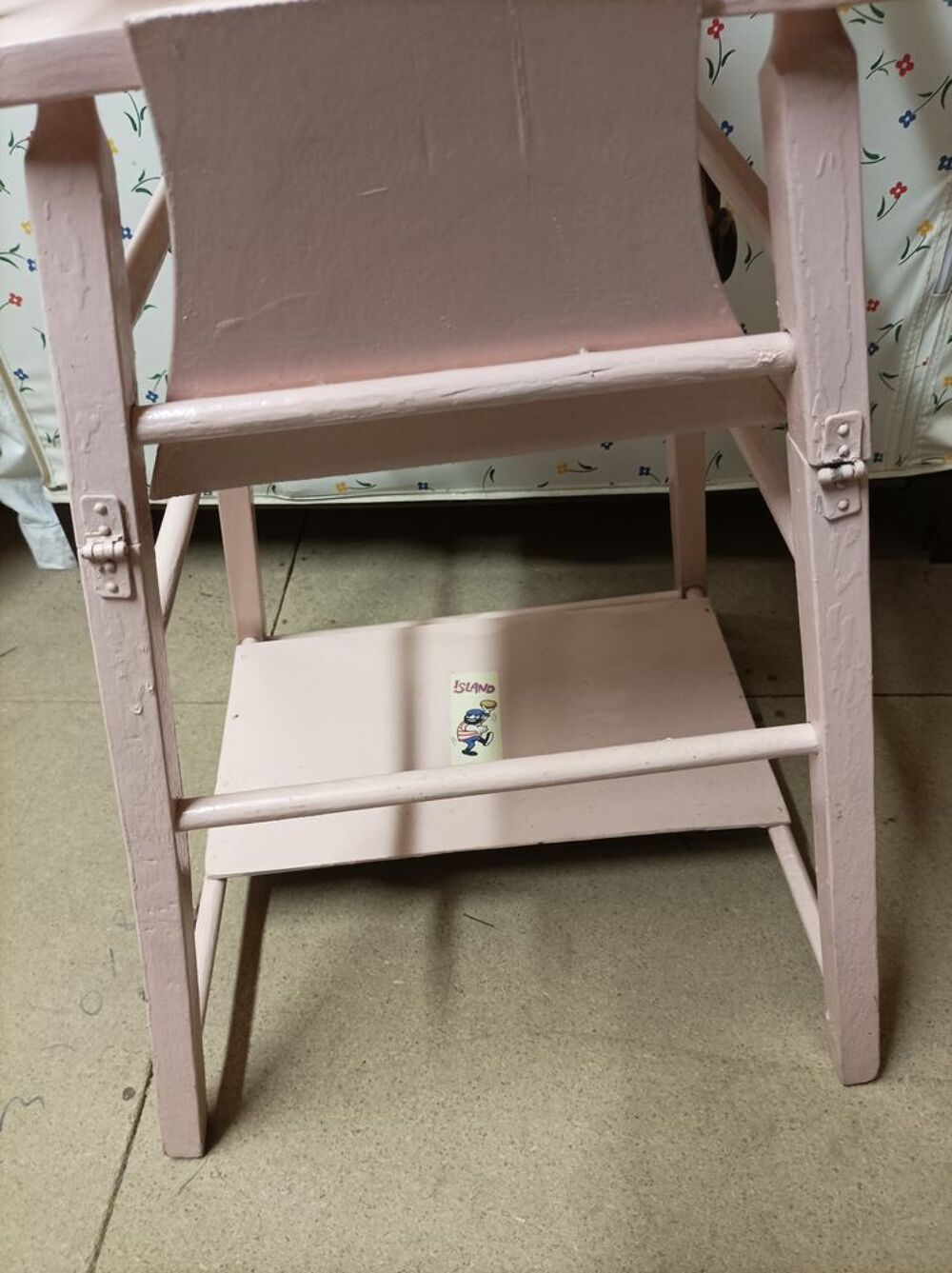 Chaise haute de poup&eacute;e. Jeux / jouets