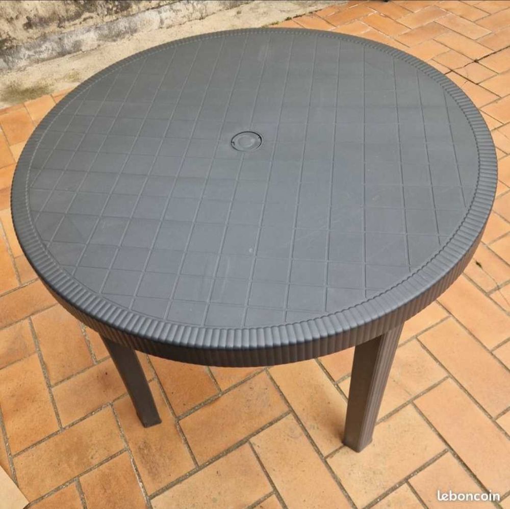table de jardin avec 2 chaises Jardin