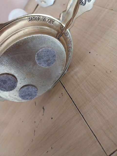 Pied de lampe �   poser en bronze 20 Saint-Jean-du-Falga (09)