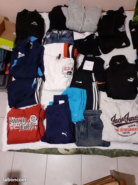 Vetements garons 12ans
Taille 12 ans / 152 cm pas d envoi 70 Hauterives (26)