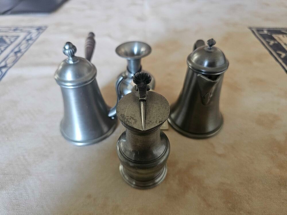 lot de 4 bibelots en &eacute;tain. Décoration