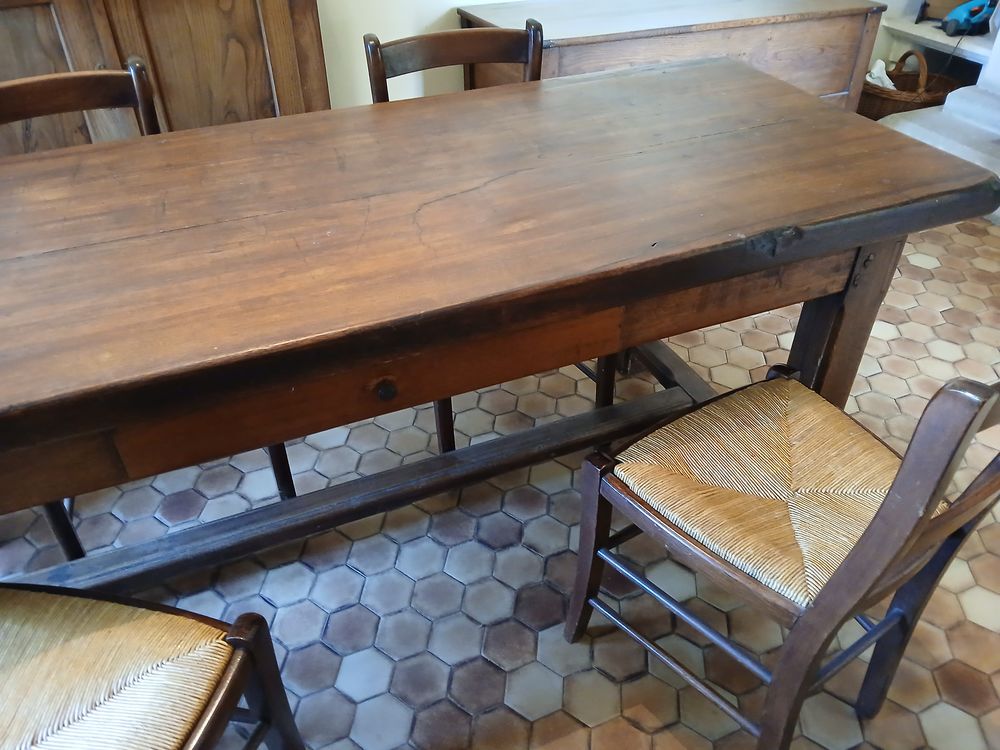 TABLE + CHAISES Meubles
