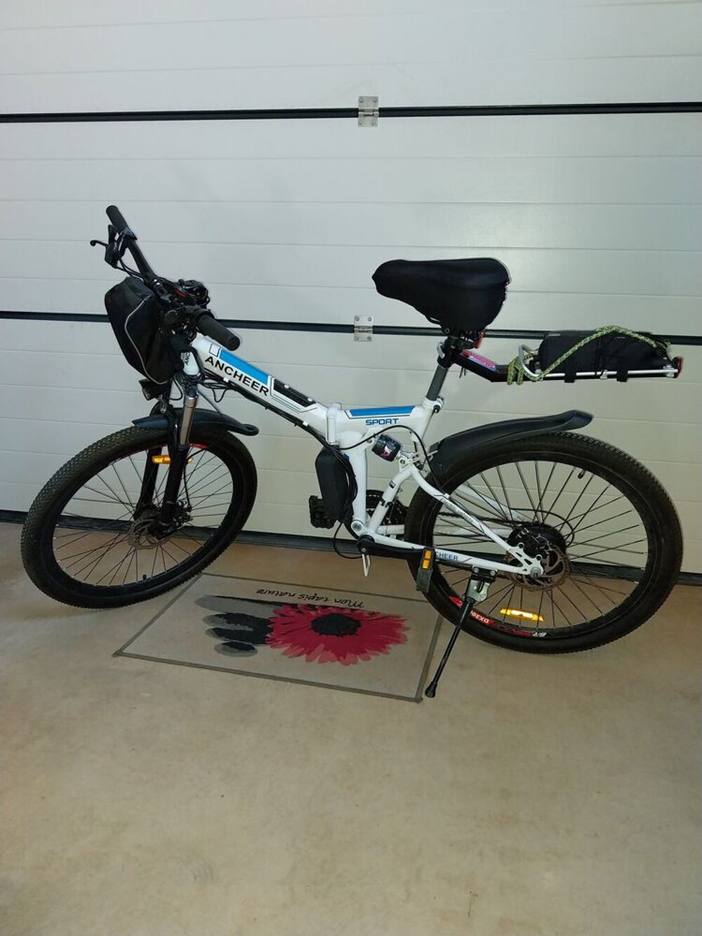 V&eacute;lo &eacute;lectrique SPORT blanc Ancheer avec accessoires Vélos
