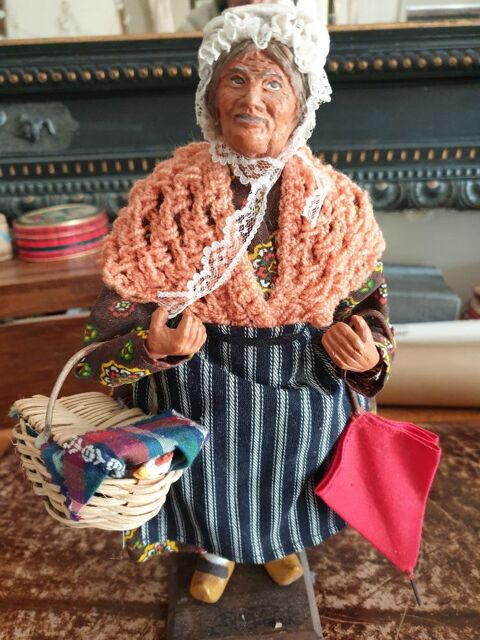 Grand santon de Provence en terre, paysanne habille 20 Mouxy (73)