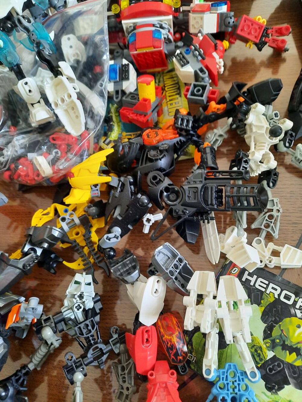 Gros lot Lego Bionicle + 2 autres constructions Lego Jeux / jouets