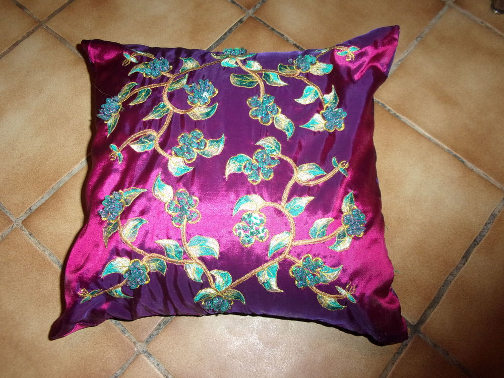 Coussin brod&eacute; Décoration