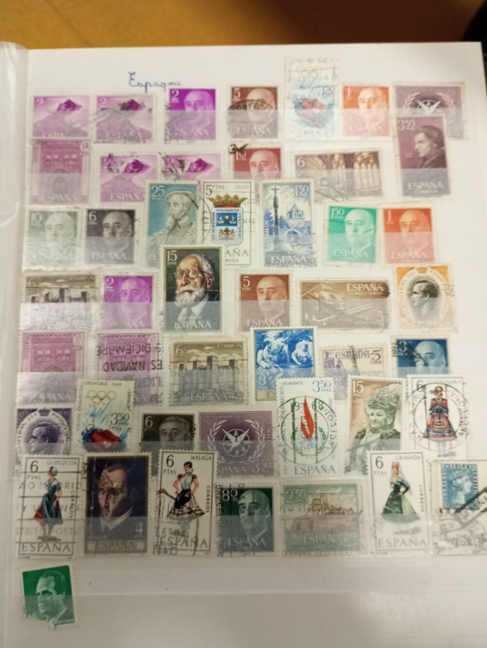 Collection de Timbres Internationaux Vari&eacute;s 