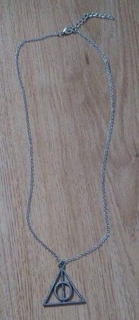 Chaîne et pendentif Harry Potter les reliques de la mort 4 Beauchamp (95)
