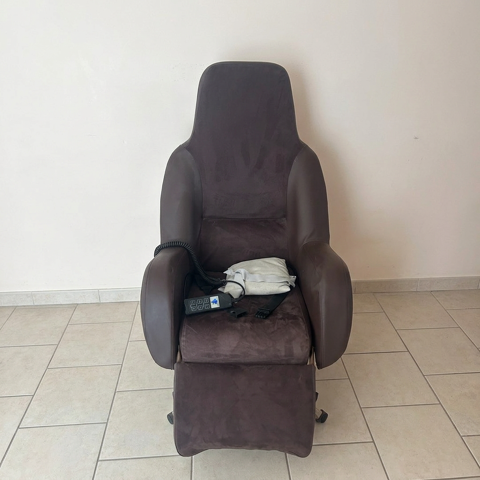 Fauteuil médical électrique INNOV'SA avec tablette ? Excelle 700 Gratentour (31)