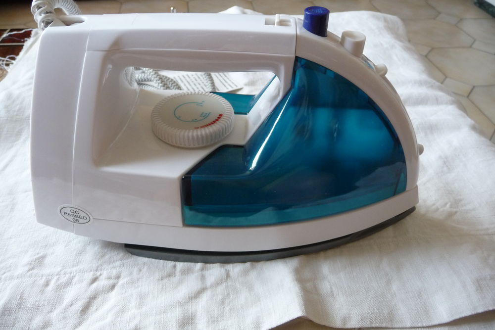 FER A REPASSER MARQUE "MTEC/PHILIPS (NEUF) Electroménager