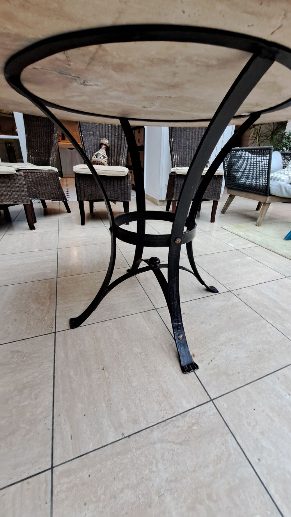 Table ronde travertin naturel + 4 Chaises
Meubles