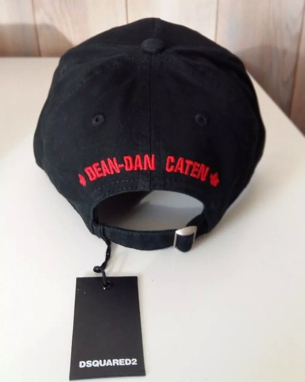 Casquette Dsquared2 noir et rouge, authentique neuf. Maroquinerie