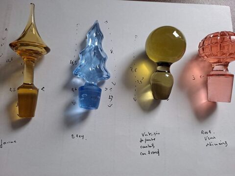 bouch ons anciens de carafe colorés 36 Portbail (50)