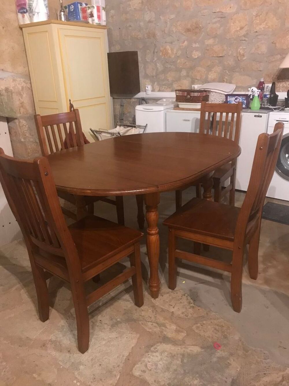 Table et chaises &agrave; saisir rapidement cause d&eacute;m&eacute;nagement Meubles