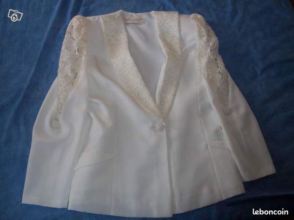 ENSEMBLE BLANC AVEC DENTELLE Vêtements