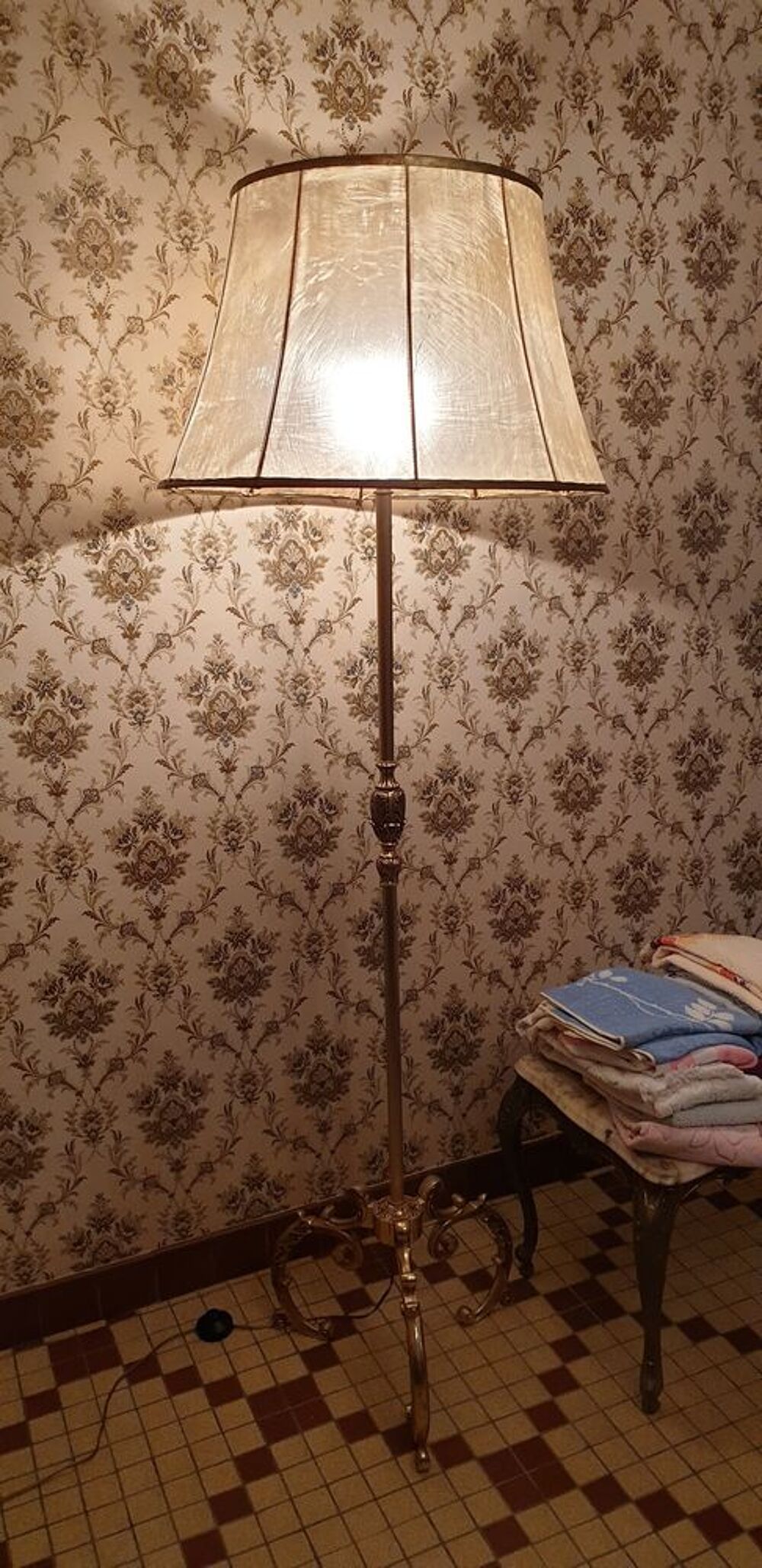 Lampe sur pied avec pied en bronze Décoration