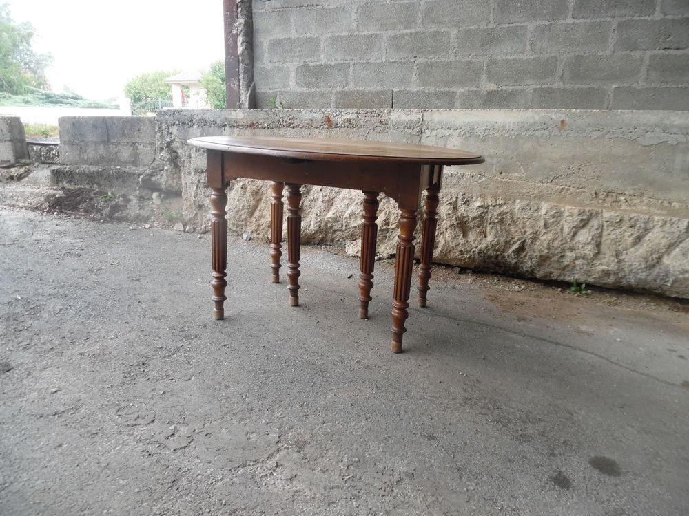 TABLE SIX PIEDS CINQ RALLONGES Meubles
