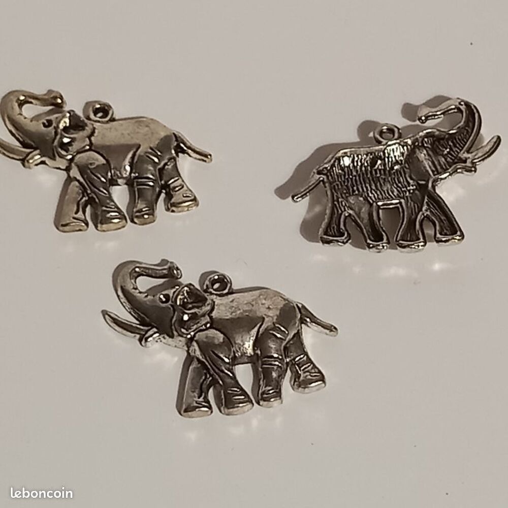 Lot de 5 breloques, m&eacute;dailles, en m&eacute;tal en forme d'&eacute;l&eacute;phant Bijoux et montres