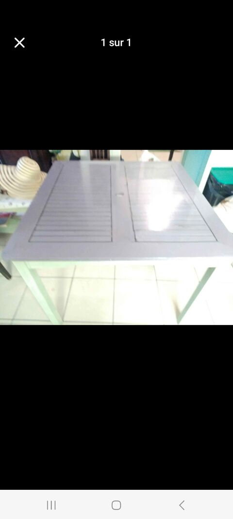 Table carrée 20 Draguignan (83)