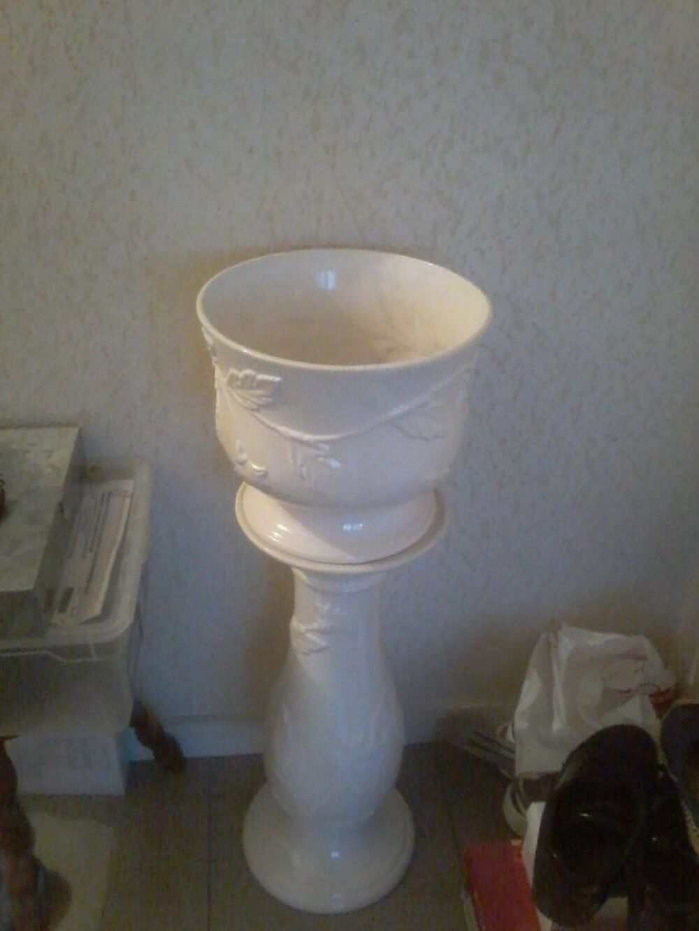 Pied et vase assorti en porcelaine blanche Dcoration