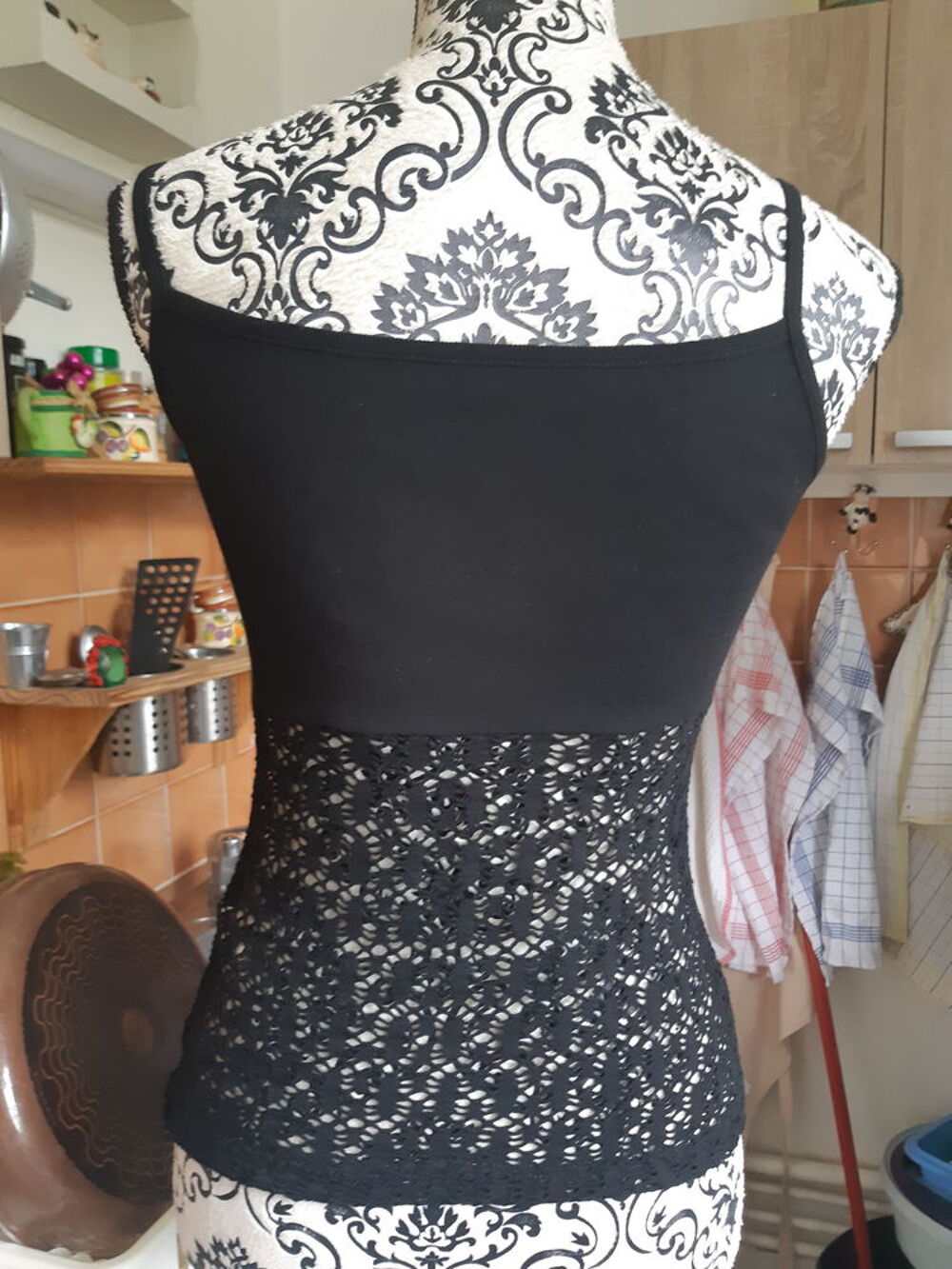 top noir dentelles crochet ouvert devant NEUF TAILLE 1 Vêtements