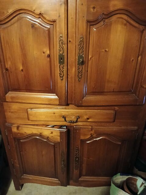 un meuble salle a manger pour mettre tv 300 La Brosse-Montceaux (77)