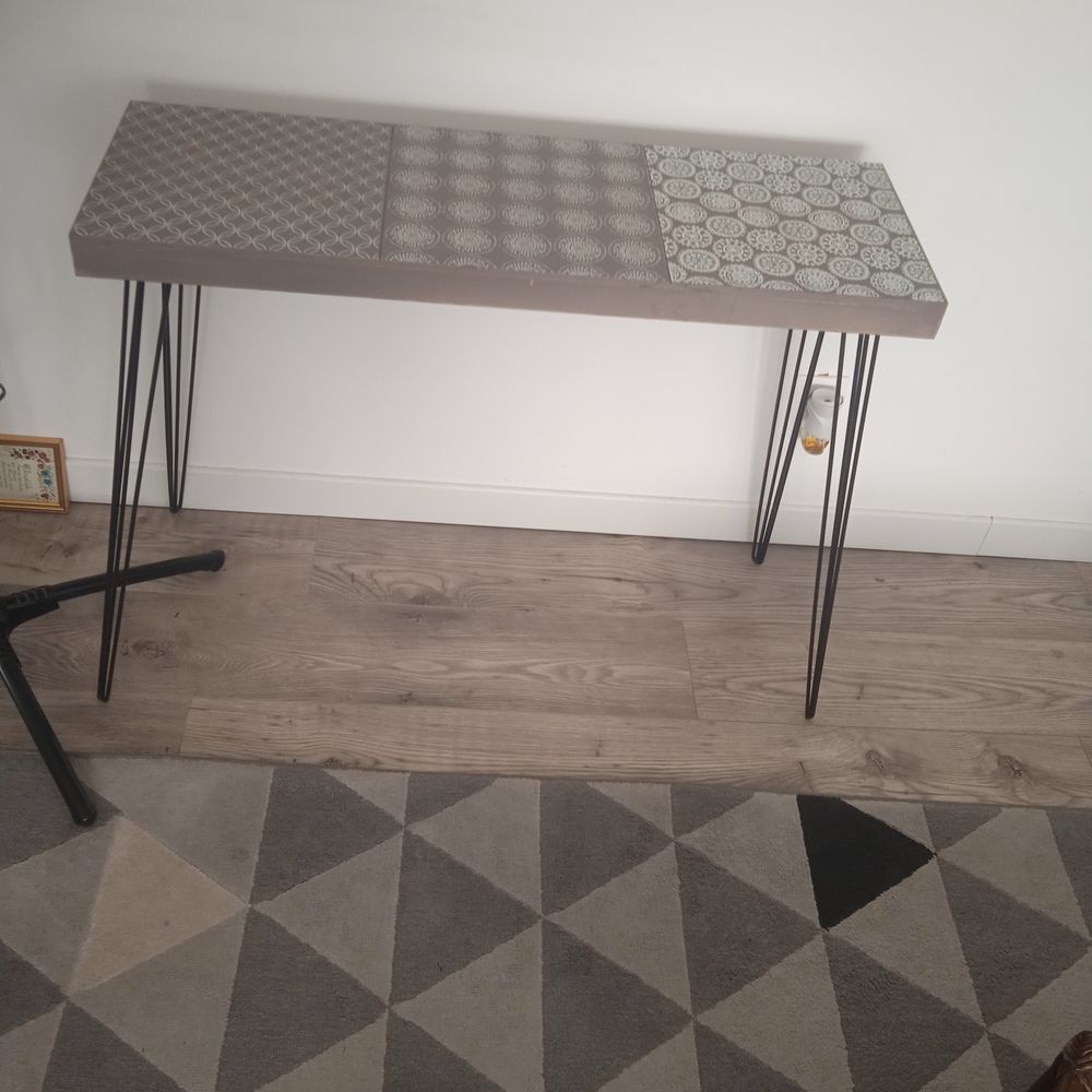 Petite console type scandinave plateau motifs marron, 70 de Meubles