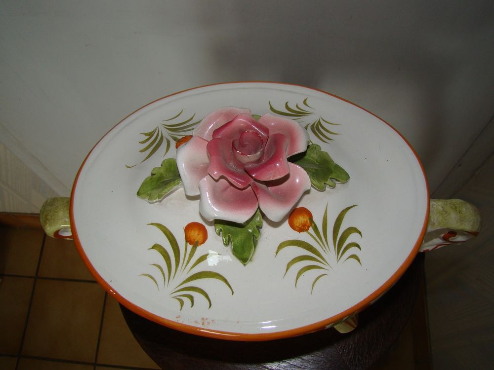 Ancienne soupi&egrave;re en fa&iuml;ence de Bassano vintage 1960 Décoration