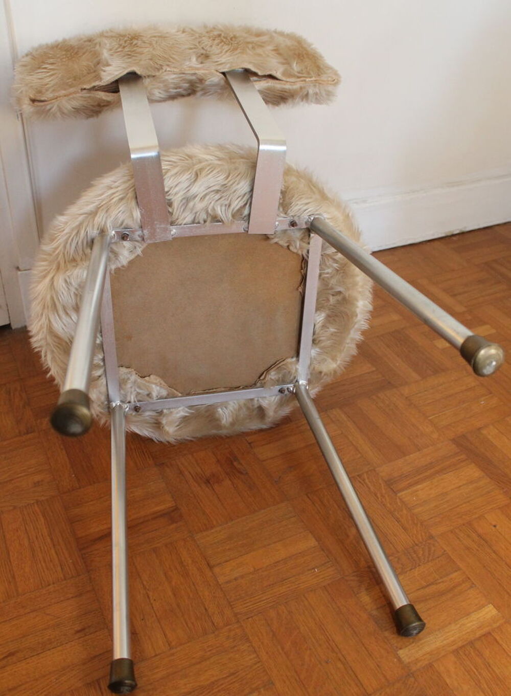 Chaise poilue ou moumoute coiffeuse design 70's Pelfran Meubles