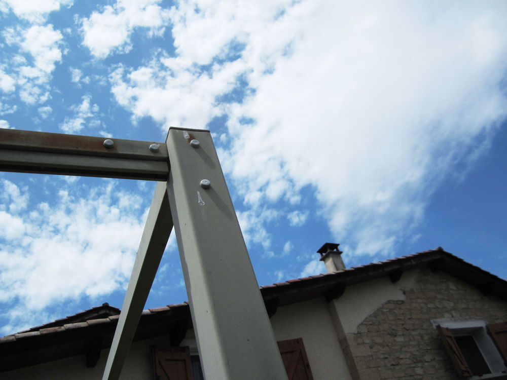 Armature m&eacute;tallique d 'une pergola -2.5*2.5m- b&acirc;che abim&eacute;e
Jardin