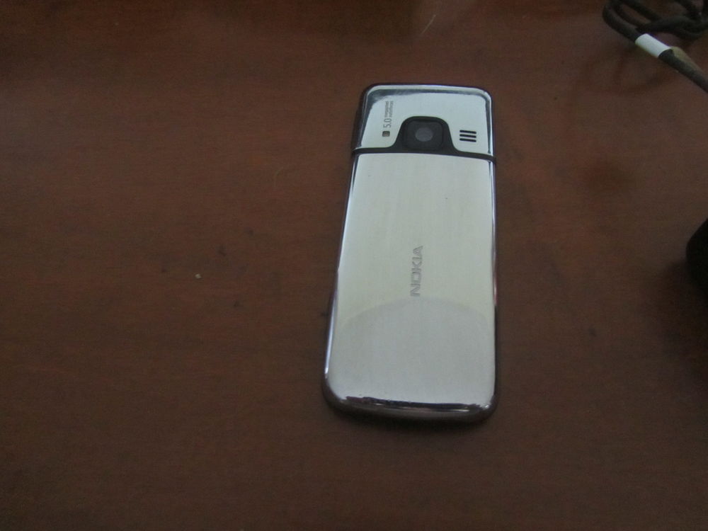 Nokia 6700 Classic Silver vintage Téléphones et tablettes