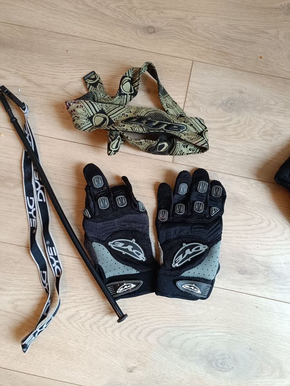 Paintball : Gants + headband Dye Sports