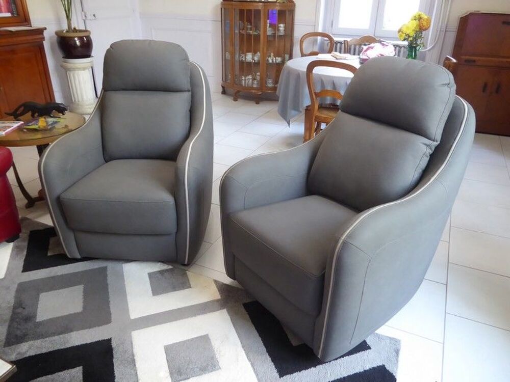 Fauteuils Cabriolet NEUFS 
Marque "Mobilier de France" Meubles