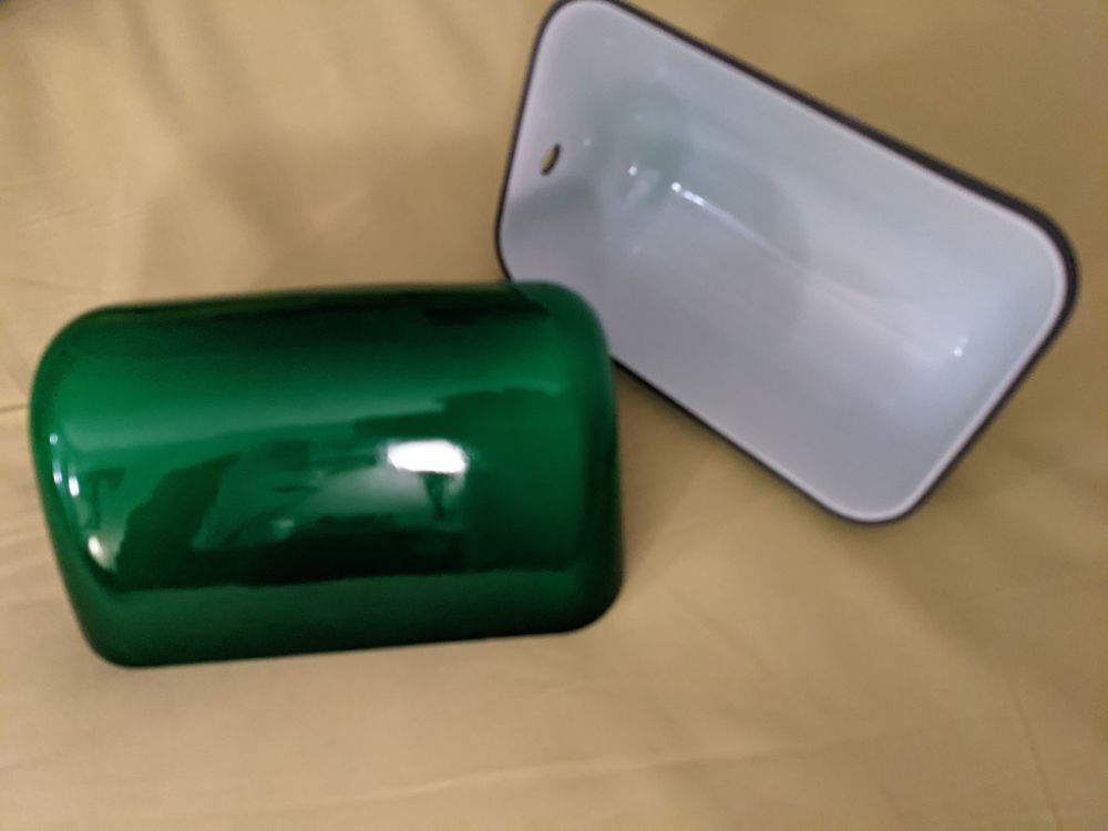 1 Un PETIT abat-jour baignoire en opaline verte et blanche p Décoration