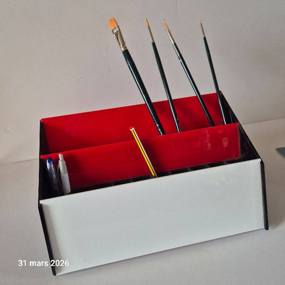 Pr&eacute;sentoir porte crayons ou pinceaux avec 20 casiers Bricolage