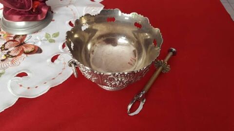 Vieille coupe tr�s styl�e inox argent�e avec pince N� 668 15 Beaune (21)