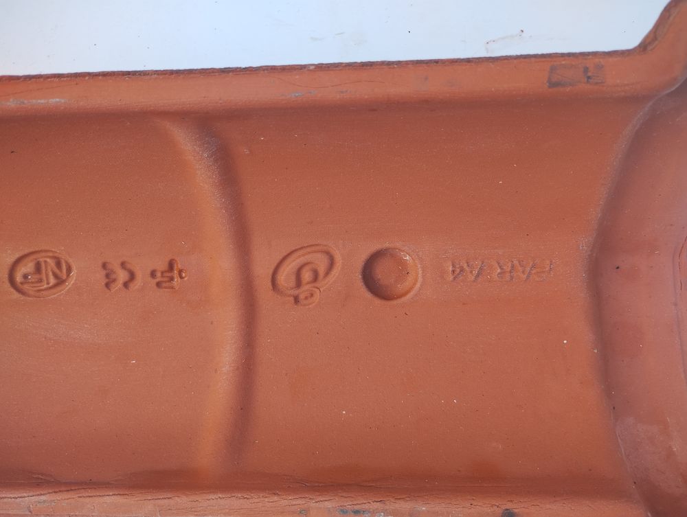 TUILES ARETIERS HP 17 HUGENOT EDILIANS NEUVES Bricolage