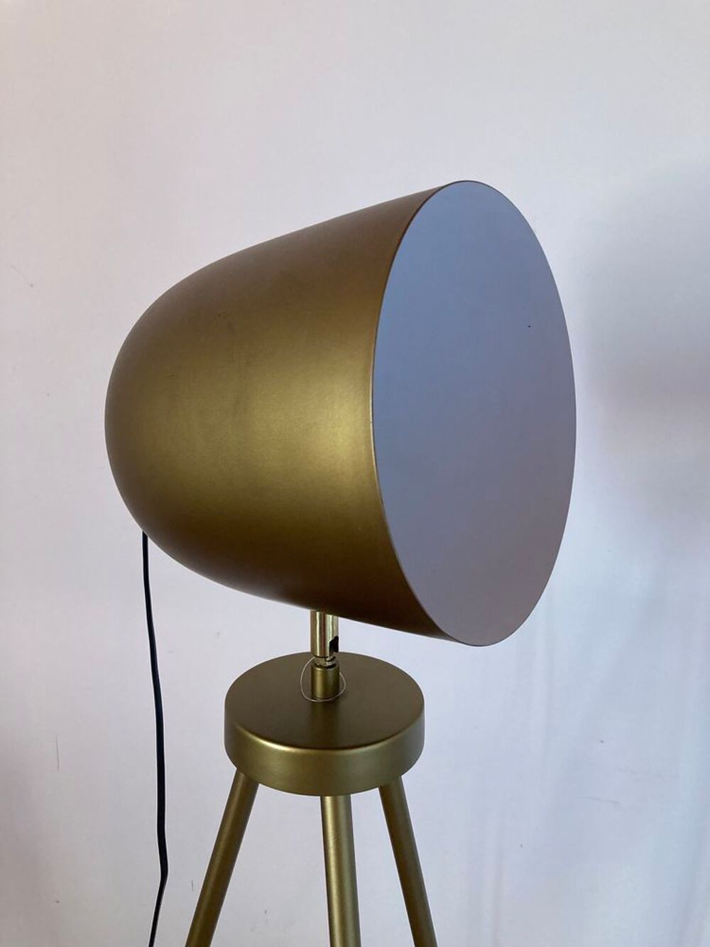 Lampe sur pied, m&eacute;tal couleur bronze, &eacute;tat neuf, 2 pi&egrave;ces Décoration