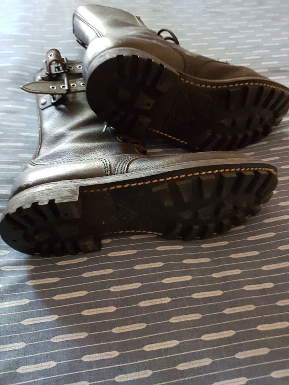 RANGERS TAILLE 43 QUASI NEUVES Chaussures