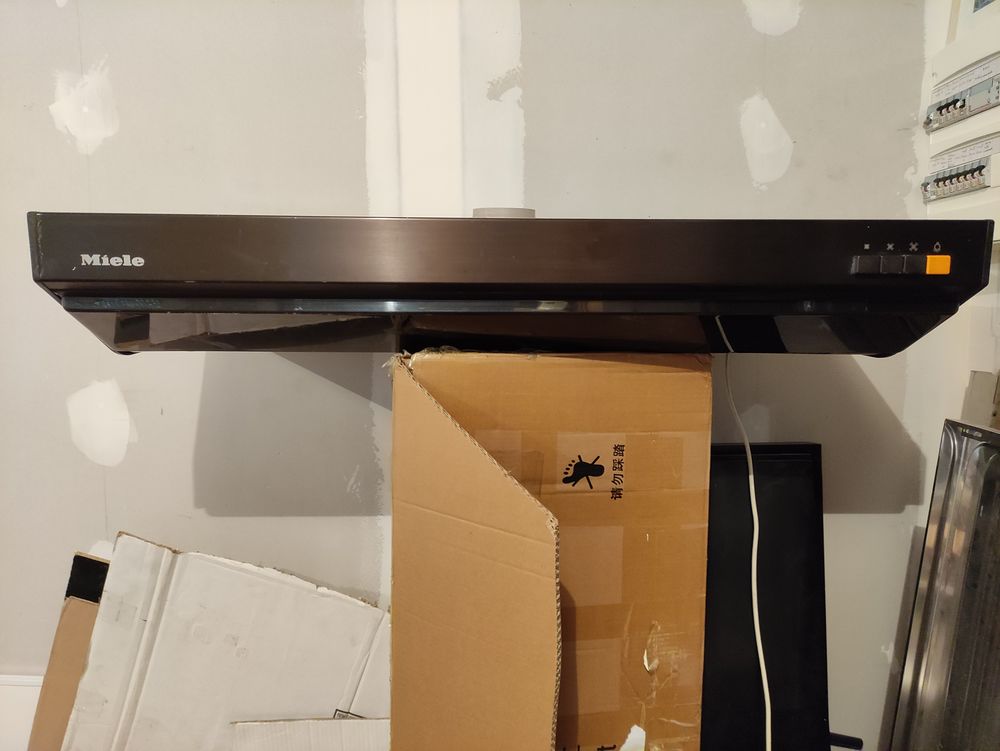 hotte apirante ... 1.00 m..::MIELE;;tres bon etat Cuisine