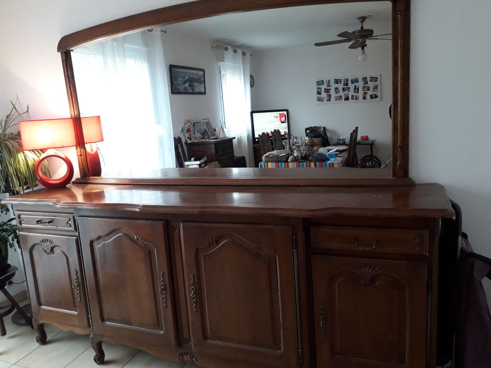 
BUFFET MIROIR TABLE CHAISES CONFITURIER
Meubles