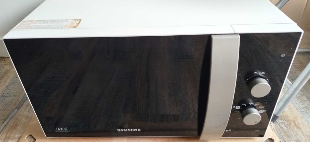 Four micro onde samsung Electroménager