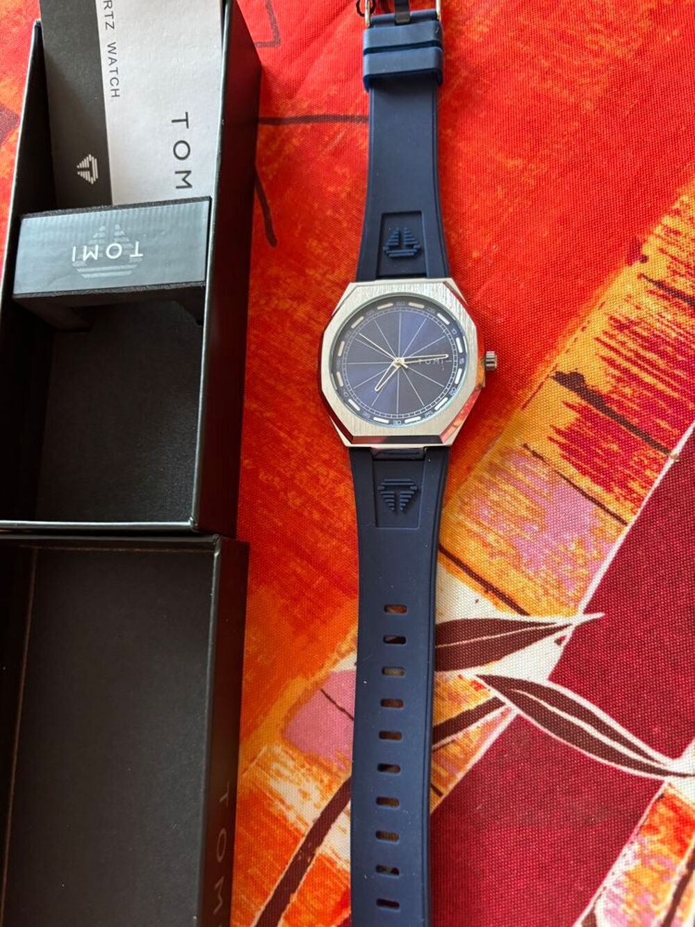 Montre unisexe neuve &eacute;tiquette Bijoux et montres