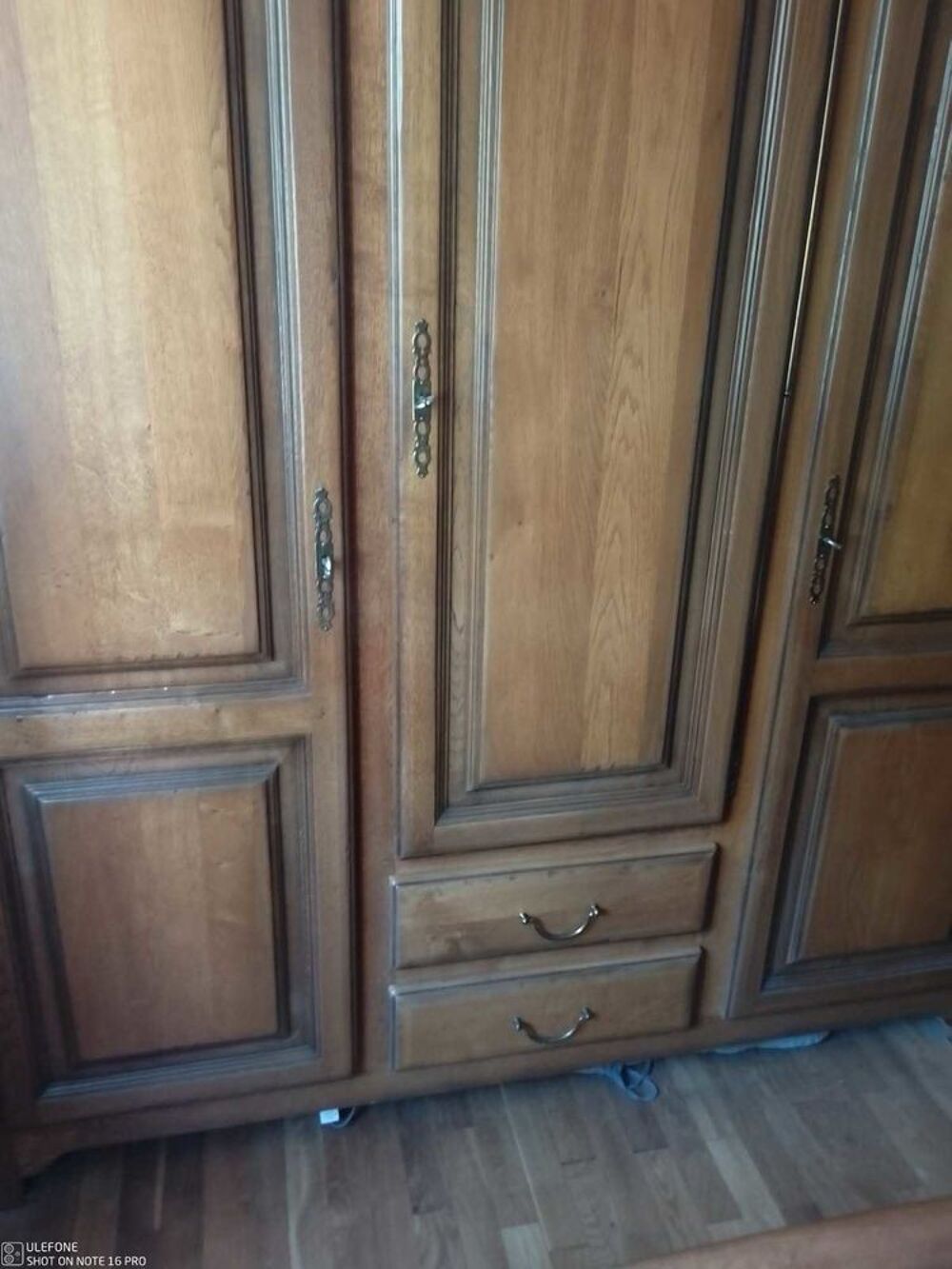 Armoire en bois massif Meubles