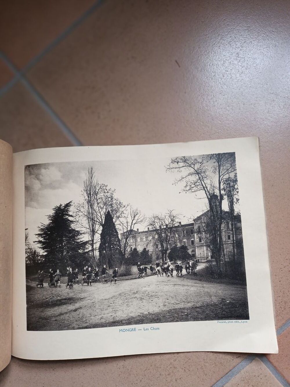 Album de 18 photos de 1926 coll&egrave;ge Notre-Dame de Mongr&eacute; 